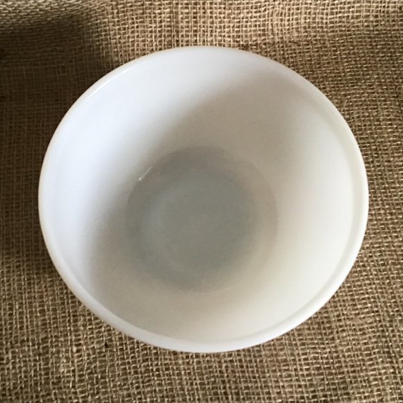 Fire King Milk Glass 7 Inch Mixing Bowl VTG - Picture 2 of 5